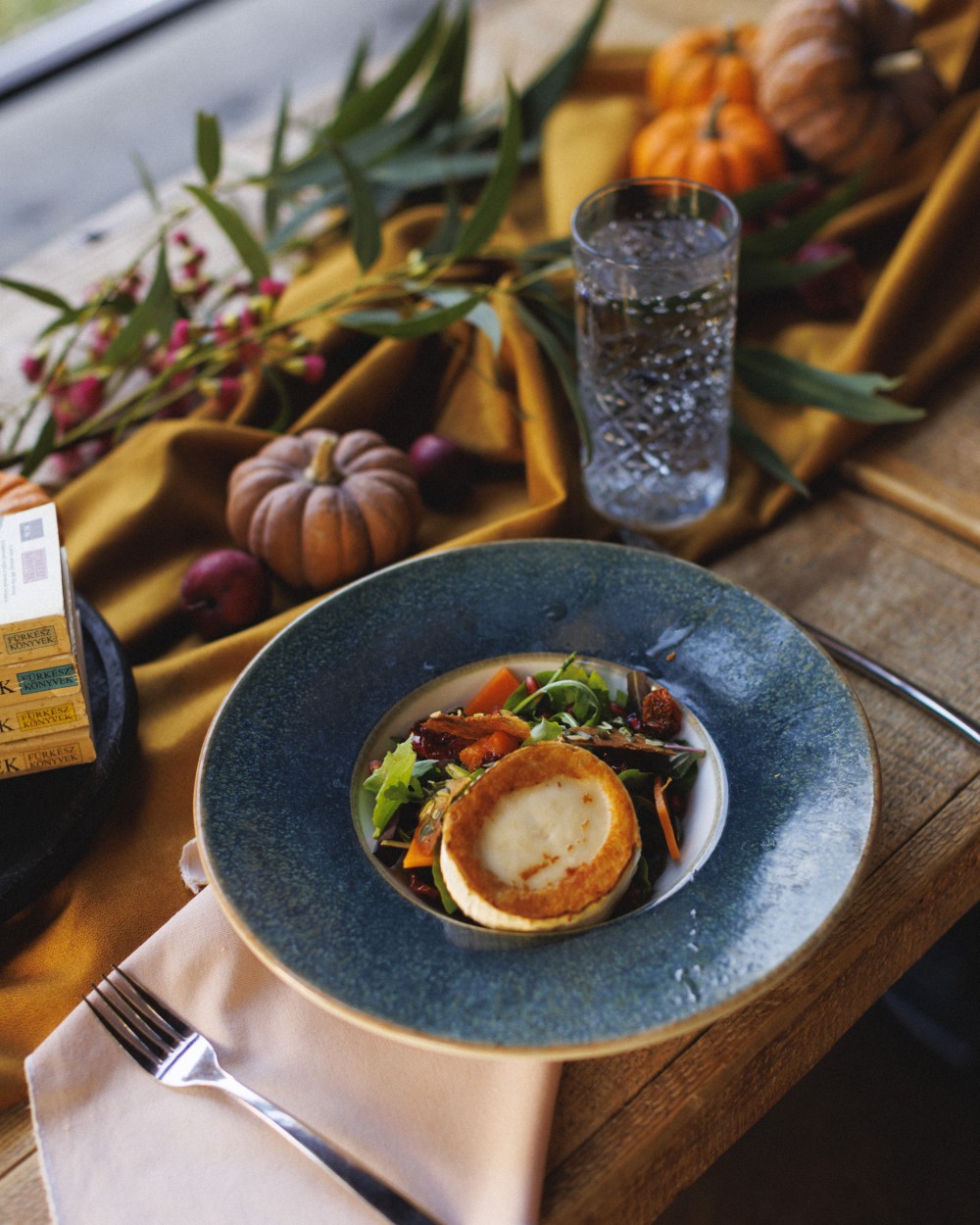 Sült sütőtök-saláta